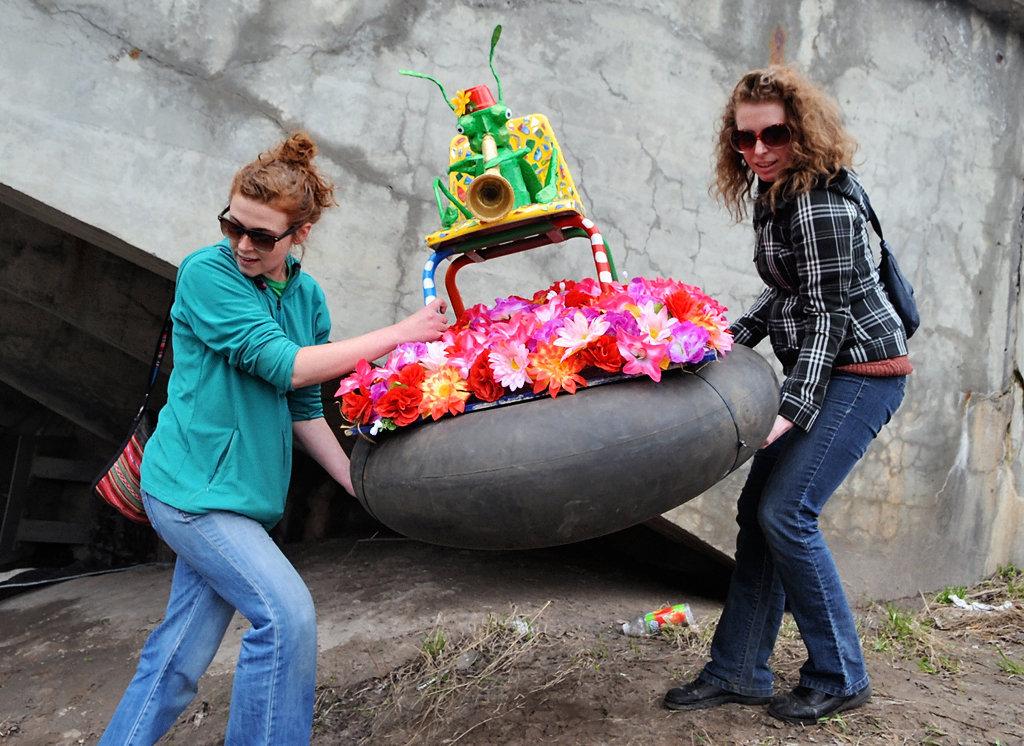 Onondaga Creek Art Float – Creek Rats